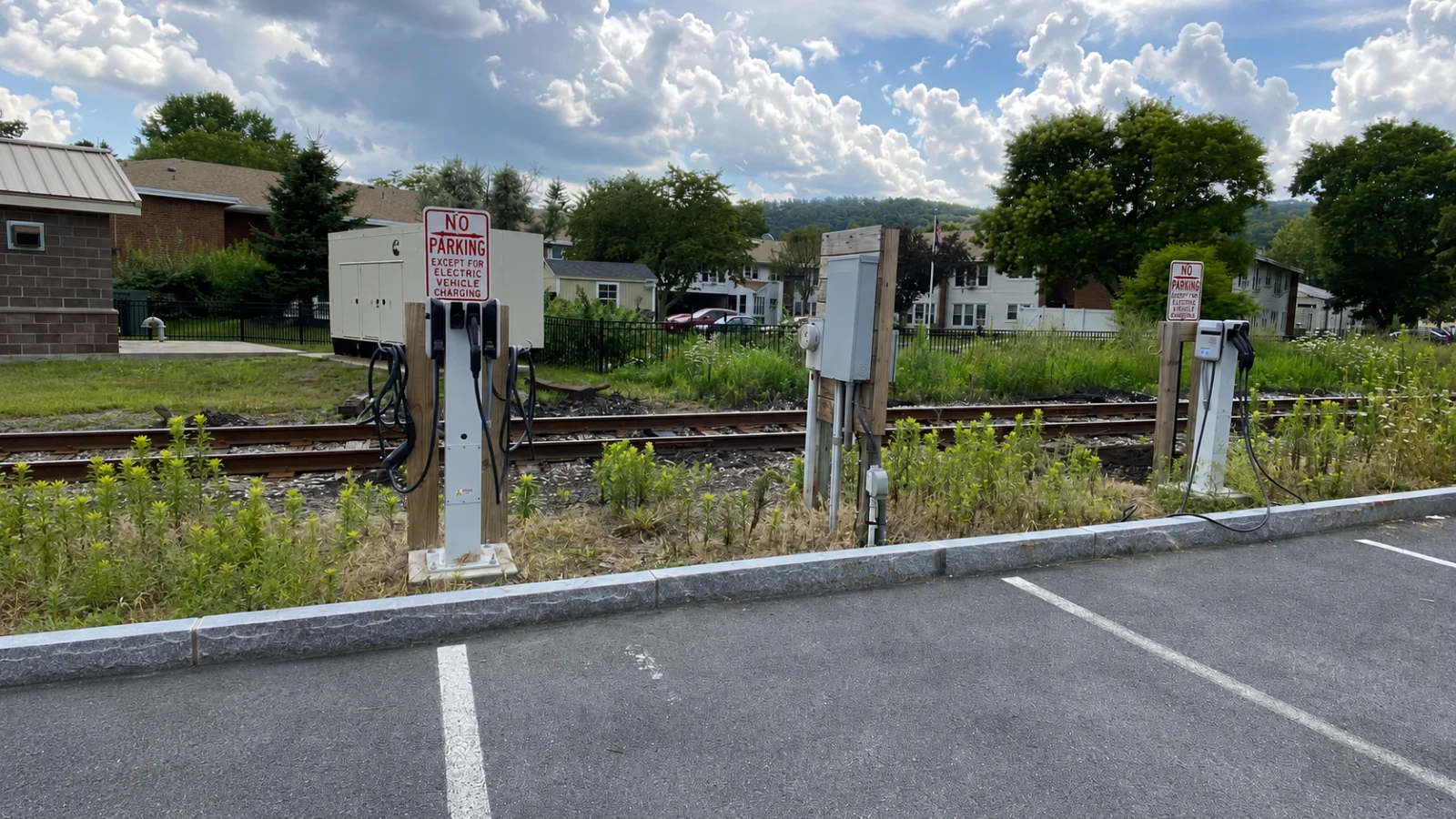 Seneca Harbor Park EV Charging